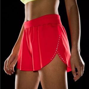 NWT Lululemon find your pace shorts. Size 4. Love red color